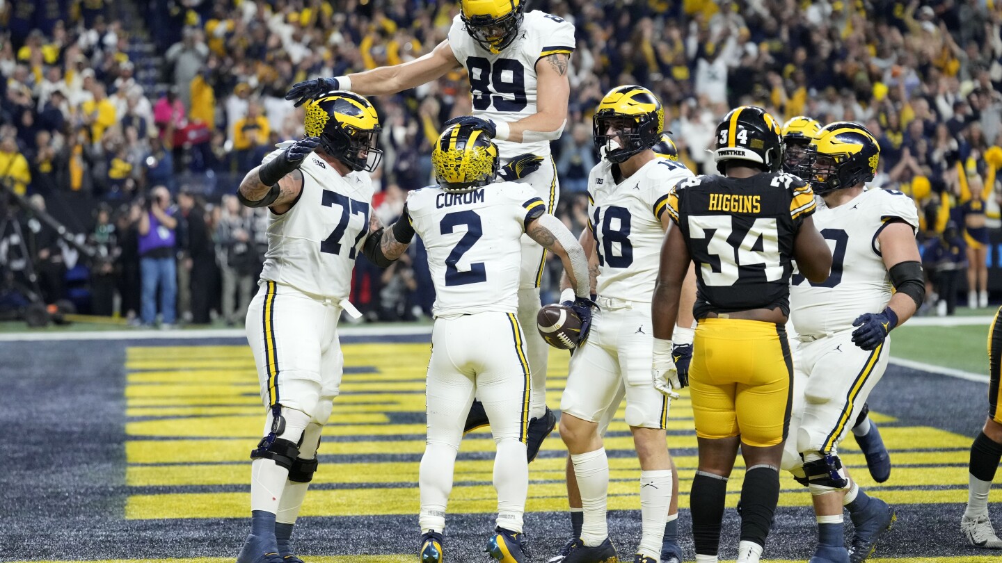NCAA College Football Rankings AP Top 25 Football Poll AP News